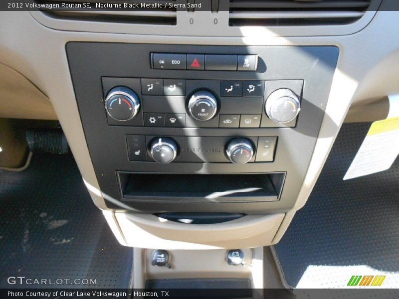 Nocturne Black Metallic / Sierra Sand 2012 Volkswagen Routan SE