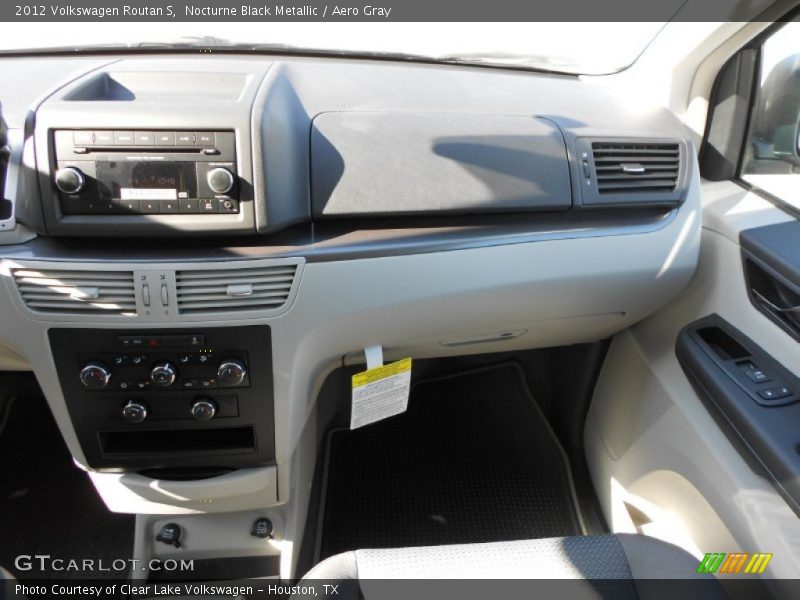 Nocturne Black Metallic / Aero Gray 2012 Volkswagen Routan S