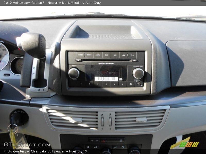 Nocturne Black Metallic / Aero Gray 2012 Volkswagen Routan S
