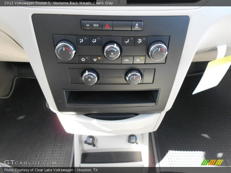 Nocturne Black Metallic / Aero Gray 2012 Volkswagen Routan S
