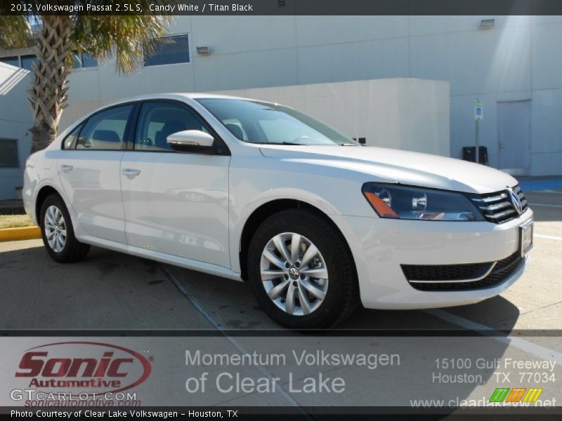 Candy White / Titan Black 2012 Volkswagen Passat 2.5L S