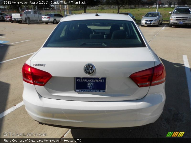 Candy White / Titan Black 2012 Volkswagen Passat 2.5L S
