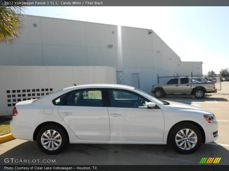 Candy White / Titan Black 2012 Volkswagen Passat 2.5L S