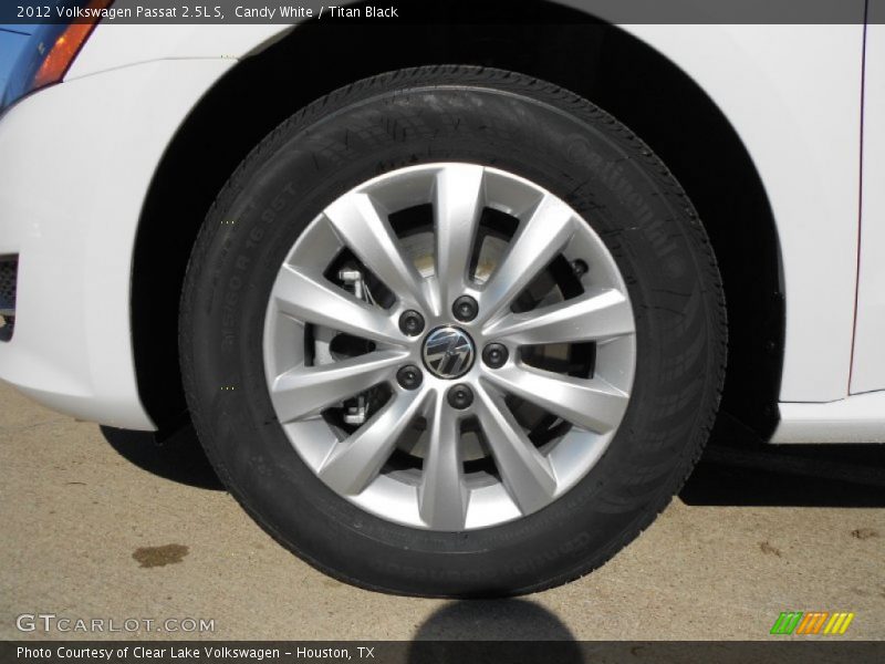 Candy White / Titan Black 2012 Volkswagen Passat 2.5L S