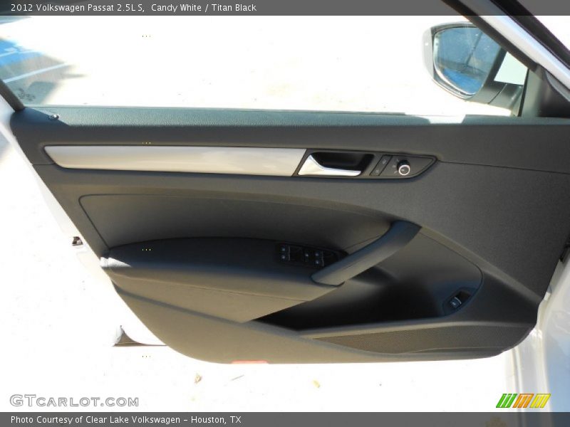 Candy White / Titan Black 2012 Volkswagen Passat 2.5L S