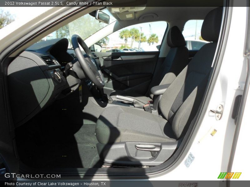 Candy White / Titan Black 2012 Volkswagen Passat 2.5L S