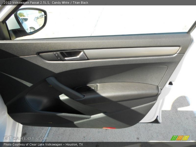 Candy White / Titan Black 2012 Volkswagen Passat 2.5L S
