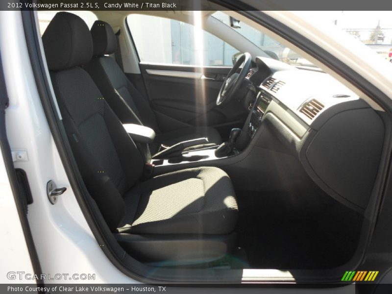 Candy White / Titan Black 2012 Volkswagen Passat 2.5L S