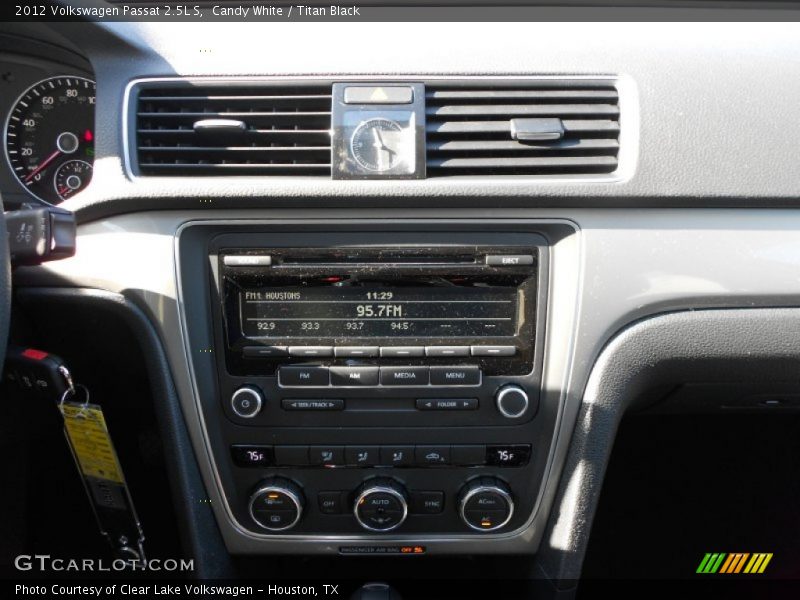 Candy White / Titan Black 2012 Volkswagen Passat 2.5L S