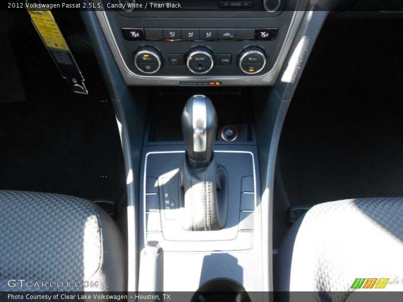 Candy White / Titan Black 2012 Volkswagen Passat 2.5L S