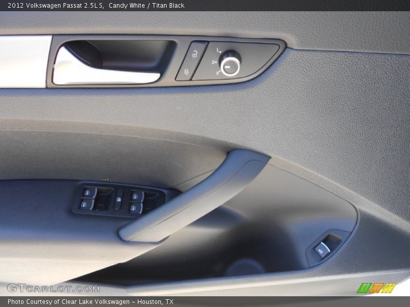 Candy White / Titan Black 2012 Volkswagen Passat 2.5L S