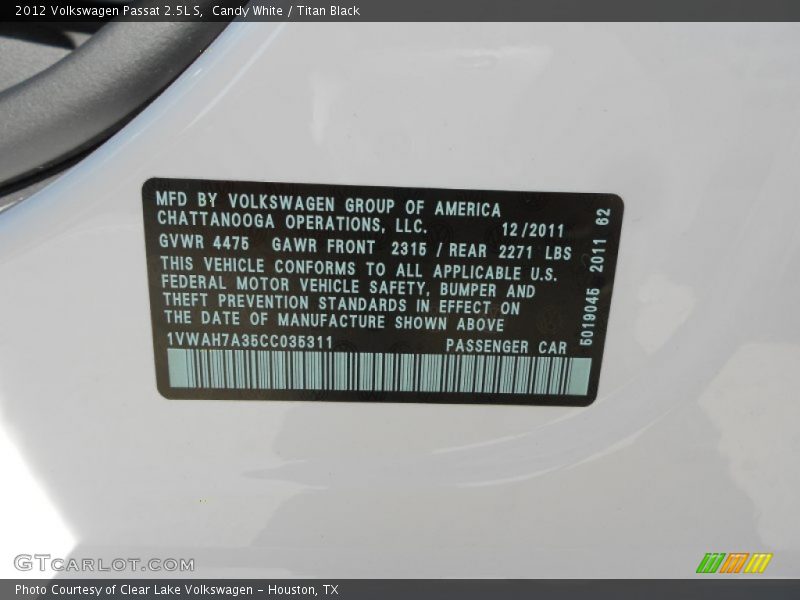 Candy White / Titan Black 2012 Volkswagen Passat 2.5L S
