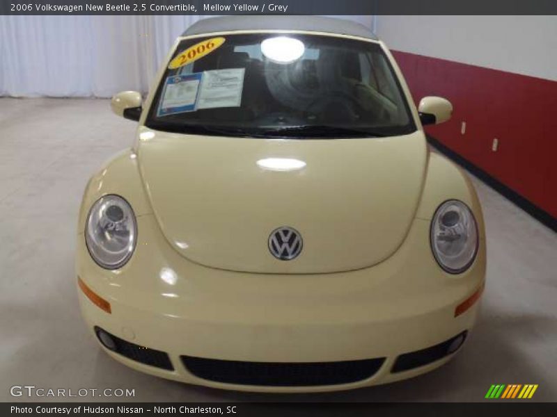 Mellow Yellow / Grey 2006 Volkswagen New Beetle 2.5 Convertible