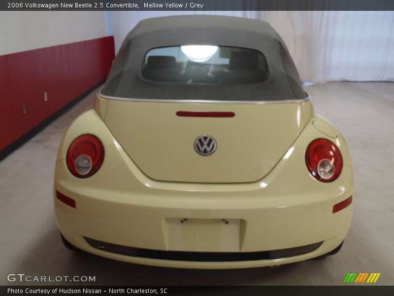 Mellow Yellow / Grey 2006 Volkswagen New Beetle 2.5 Convertible