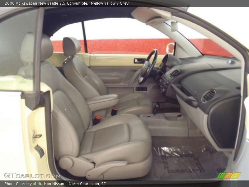 Mellow Yellow / Grey 2006 Volkswagen New Beetle 2.5 Convertible