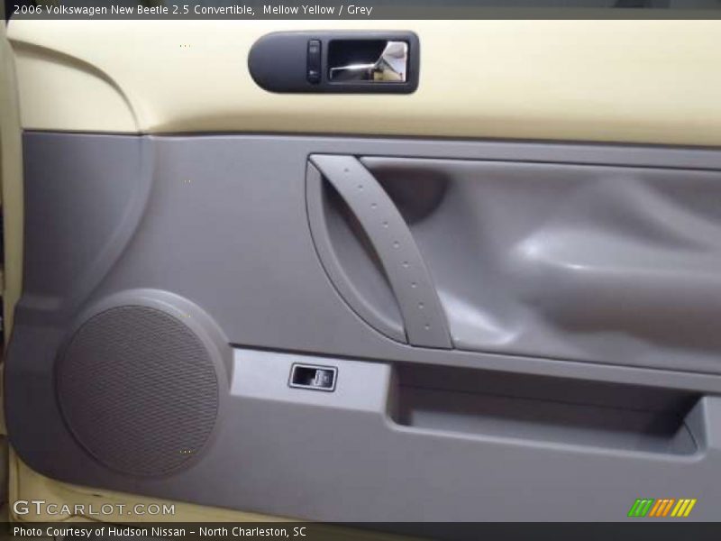 Mellow Yellow / Grey 2006 Volkswagen New Beetle 2.5 Convertible