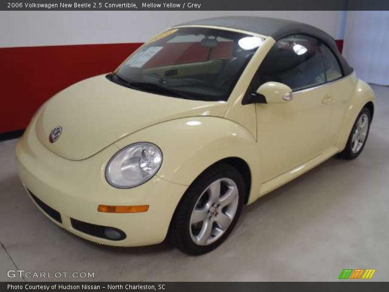 Mellow Yellow / Grey 2006 Volkswagen New Beetle 2.5 Convertible