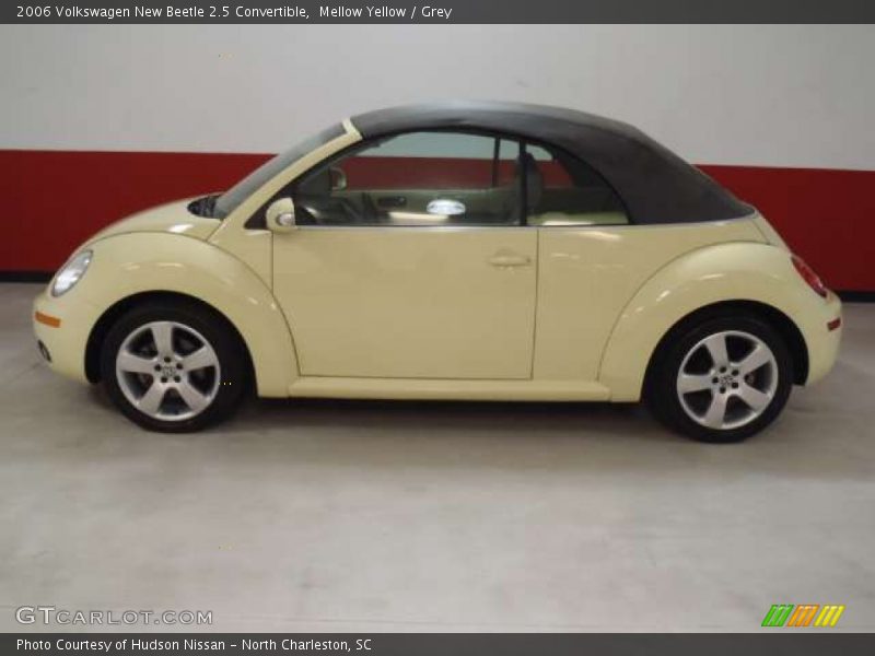 Mellow Yellow / Grey 2006 Volkswagen New Beetle 2.5 Convertible