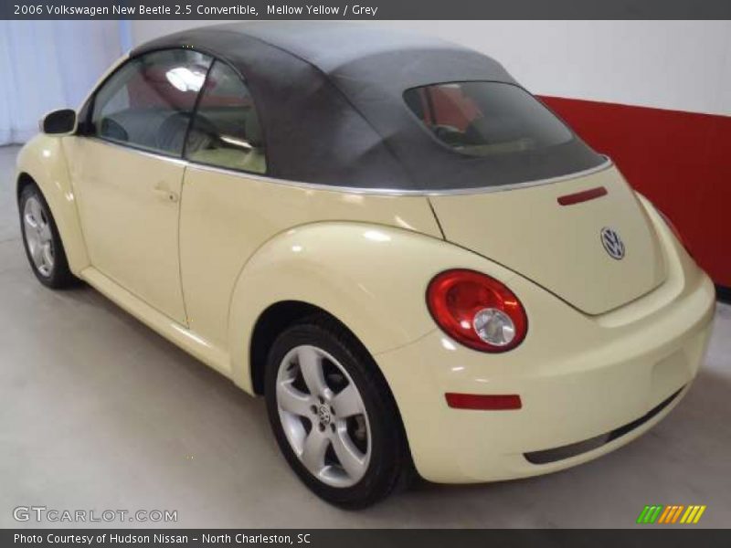 Mellow Yellow / Grey 2006 Volkswagen New Beetle 2.5 Convertible