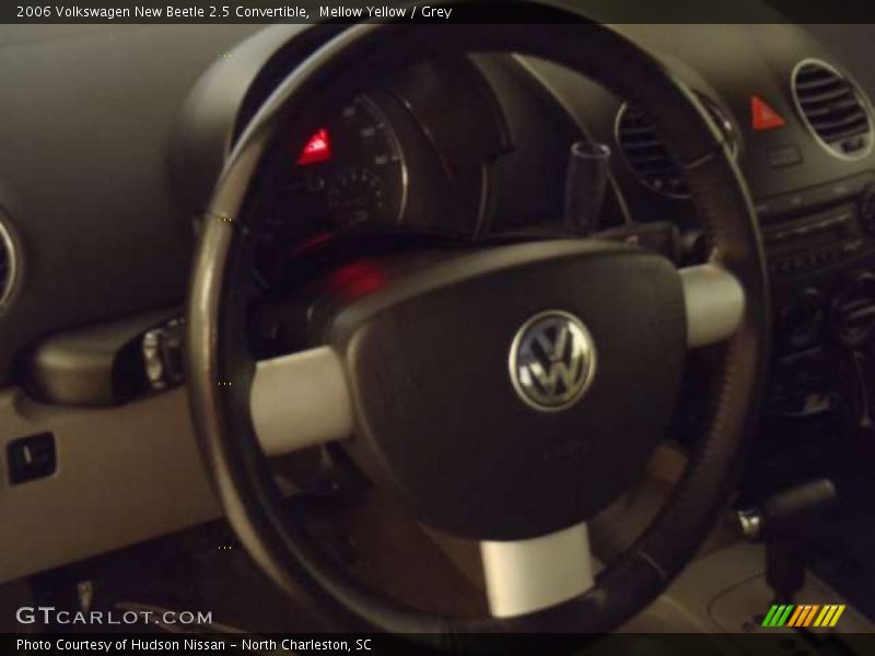 Mellow Yellow / Grey 2006 Volkswagen New Beetle 2.5 Convertible