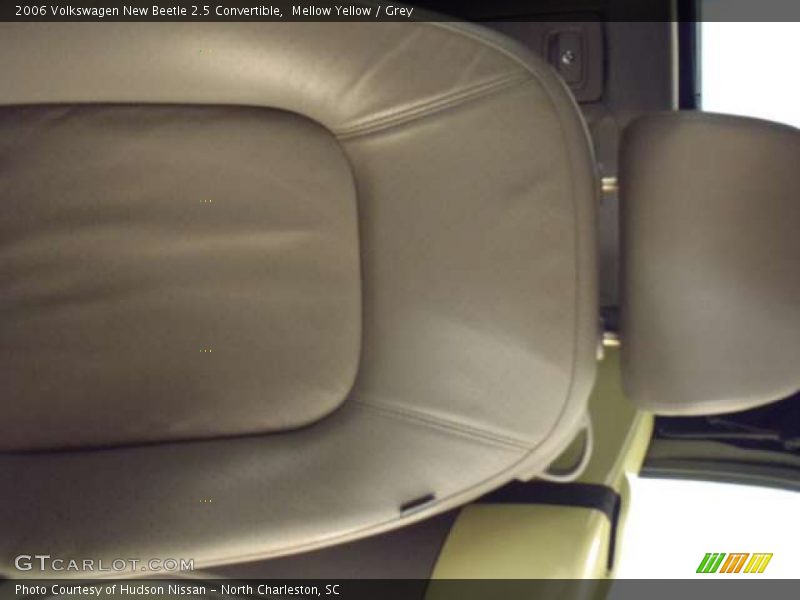 Mellow Yellow / Grey 2006 Volkswagen New Beetle 2.5 Convertible