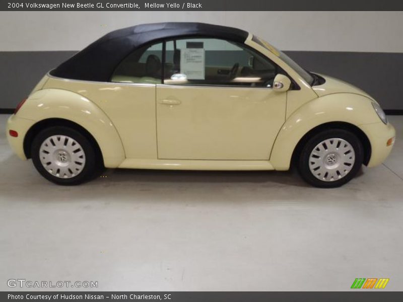 Mellow Yello / Black 2004 Volkswagen New Beetle GL Convertible
