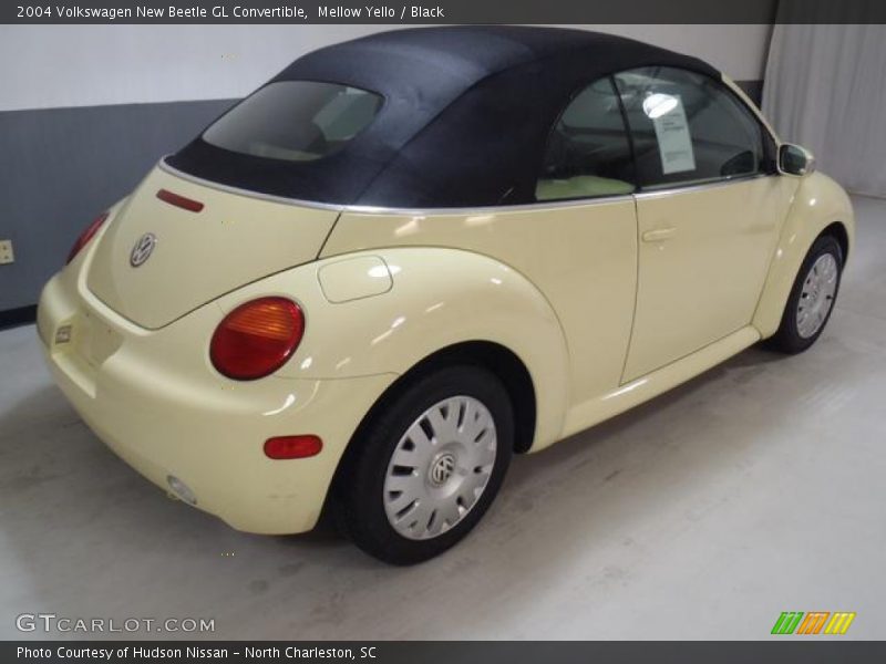Mellow Yello / Black 2004 Volkswagen New Beetle GL Convertible