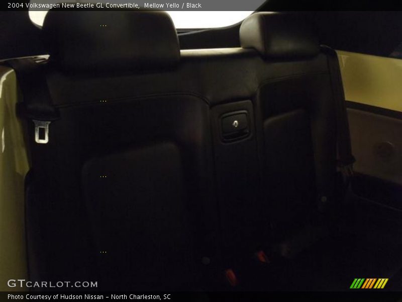 Mellow Yello / Black 2004 Volkswagen New Beetle GL Convertible