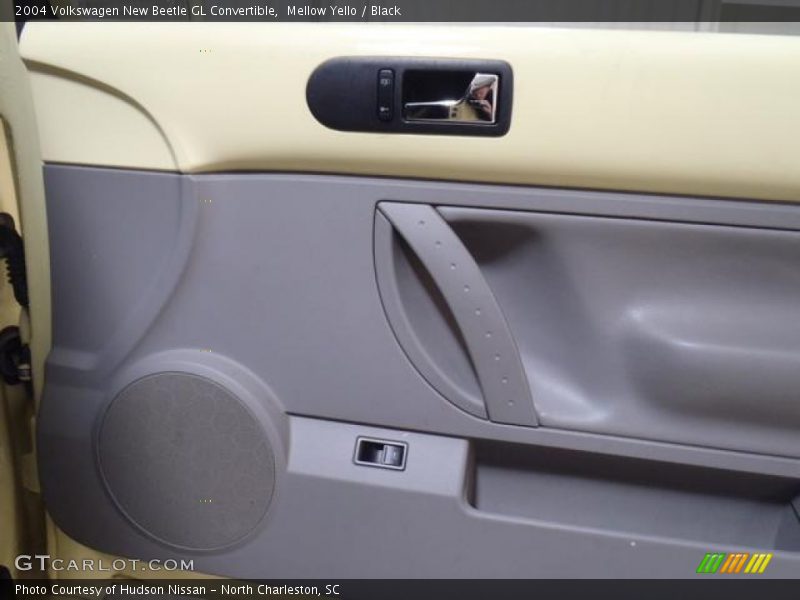 Mellow Yello / Black 2004 Volkswagen New Beetle GL Convertible
