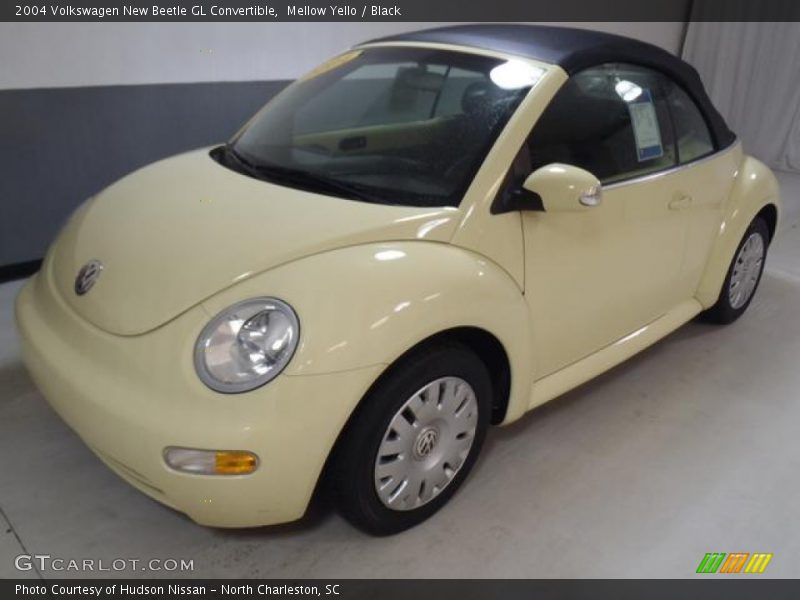 Mellow Yello / Black 2004 Volkswagen New Beetle GL Convertible