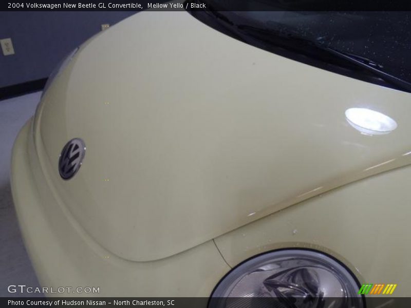 Mellow Yello / Black 2004 Volkswagen New Beetle GL Convertible
