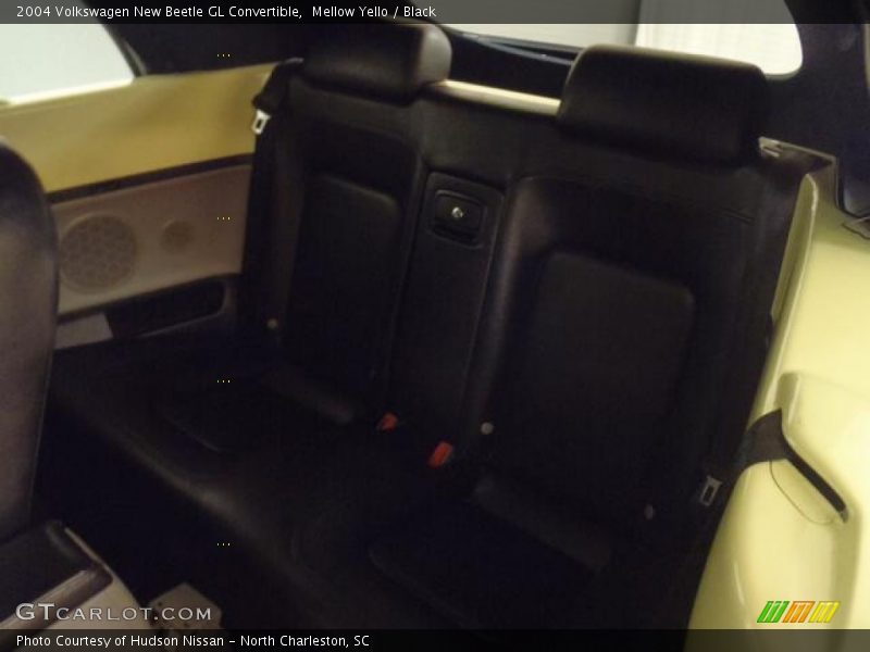 Mellow Yello / Black 2004 Volkswagen New Beetle GL Convertible
