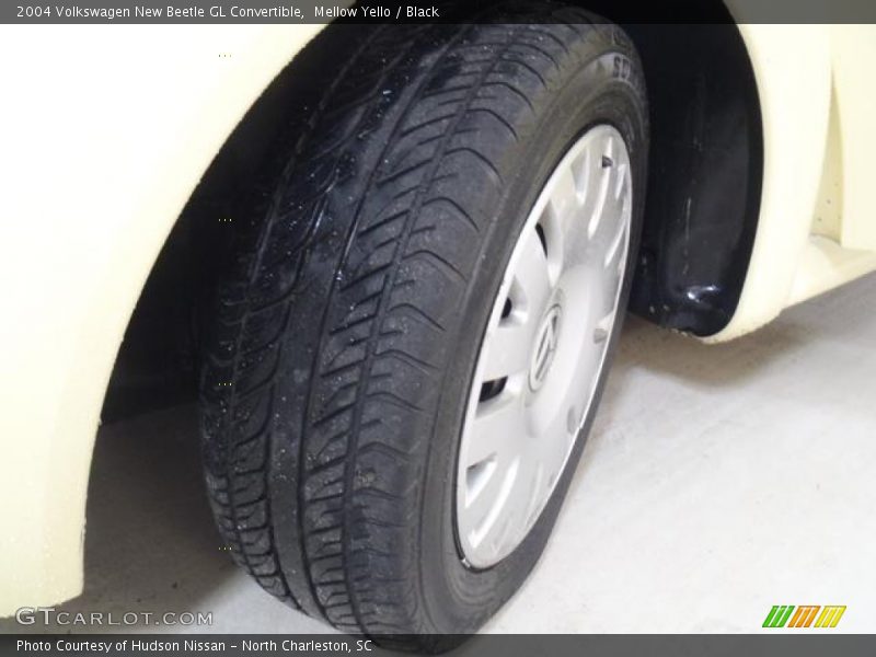 Mellow Yello / Black 2004 Volkswagen New Beetle GL Convertible
