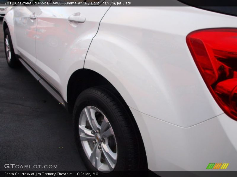 Summit White / Light Titanium/Jet Black 2011 Chevrolet Equinox LT AWD