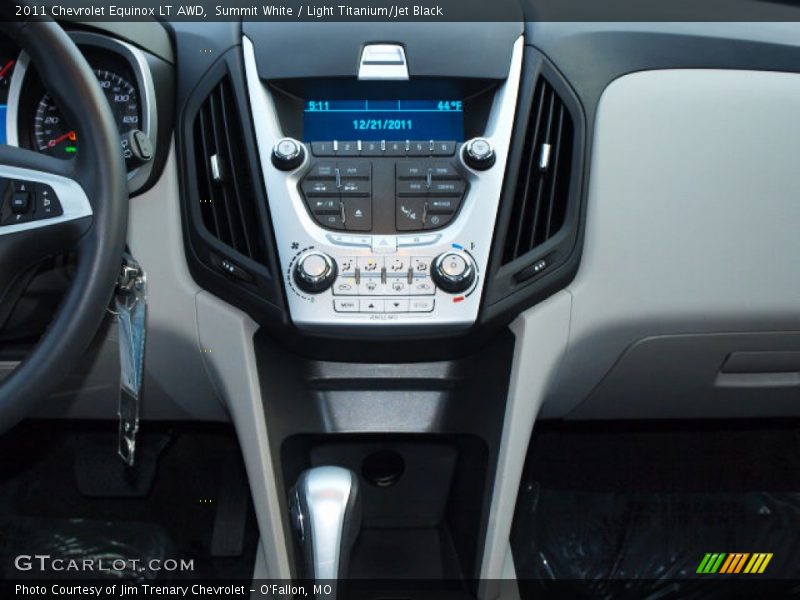 Summit White / Light Titanium/Jet Black 2011 Chevrolet Equinox LT AWD