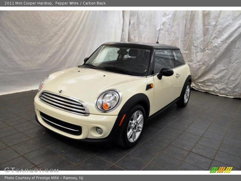 Pepper White / Carbon Black 2011 Mini Cooper Hardtop