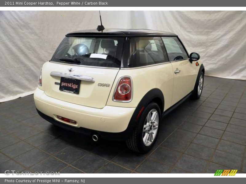 Pepper White / Carbon Black 2011 Mini Cooper Hardtop