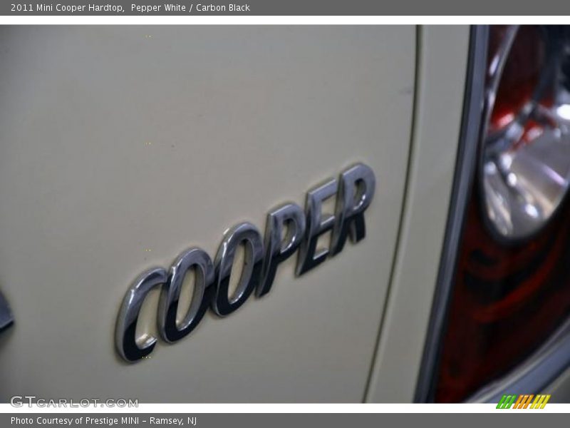 Pepper White / Carbon Black 2011 Mini Cooper Hardtop