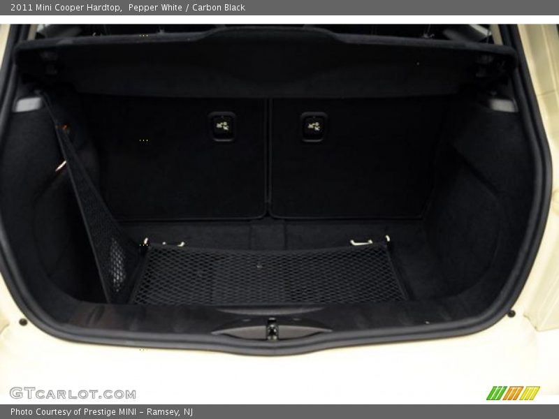 Pepper White / Carbon Black 2011 Mini Cooper Hardtop