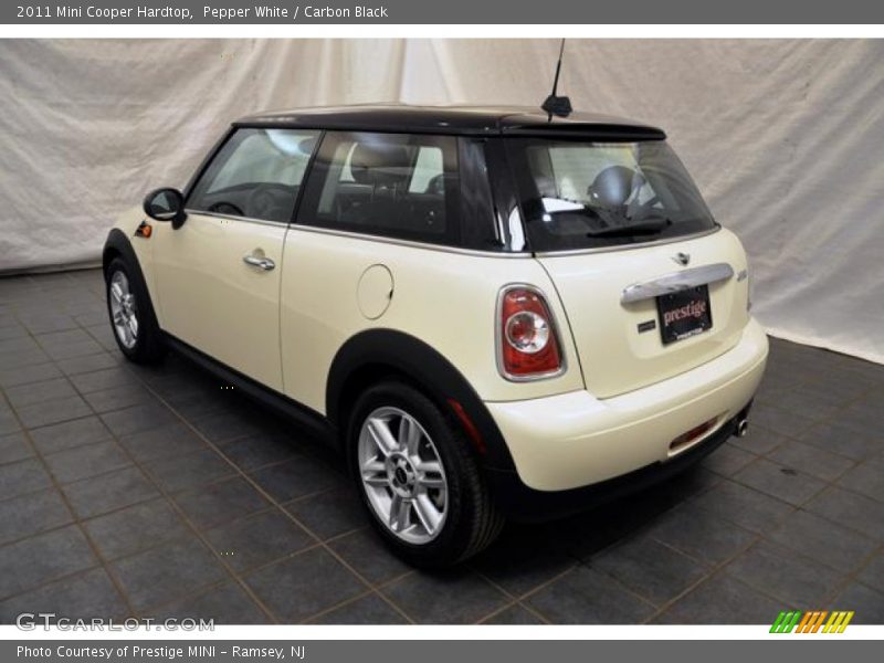 Pepper White / Carbon Black 2011 Mini Cooper Hardtop