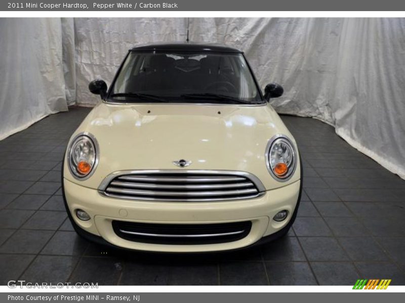 Pepper White / Carbon Black 2011 Mini Cooper Hardtop