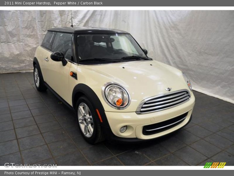 Pepper White / Carbon Black 2011 Mini Cooper Hardtop