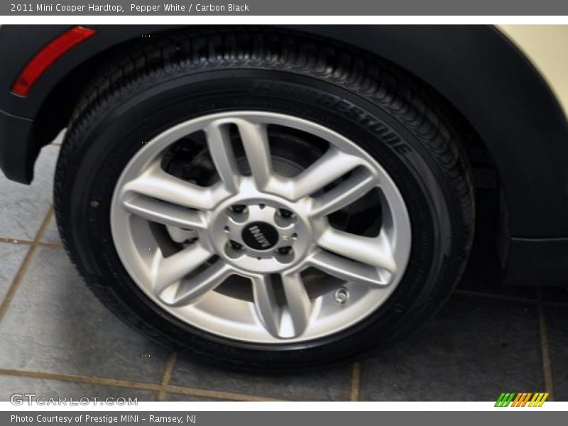 Pepper White / Carbon Black 2011 Mini Cooper Hardtop