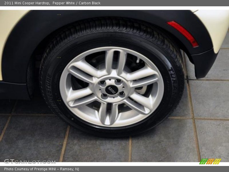 Pepper White / Carbon Black 2011 Mini Cooper Hardtop