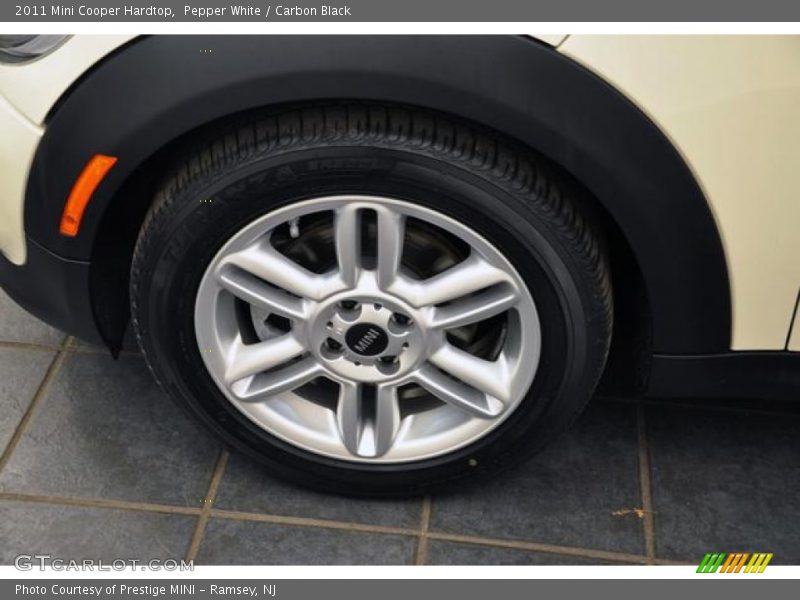 Pepper White / Carbon Black 2011 Mini Cooper Hardtop