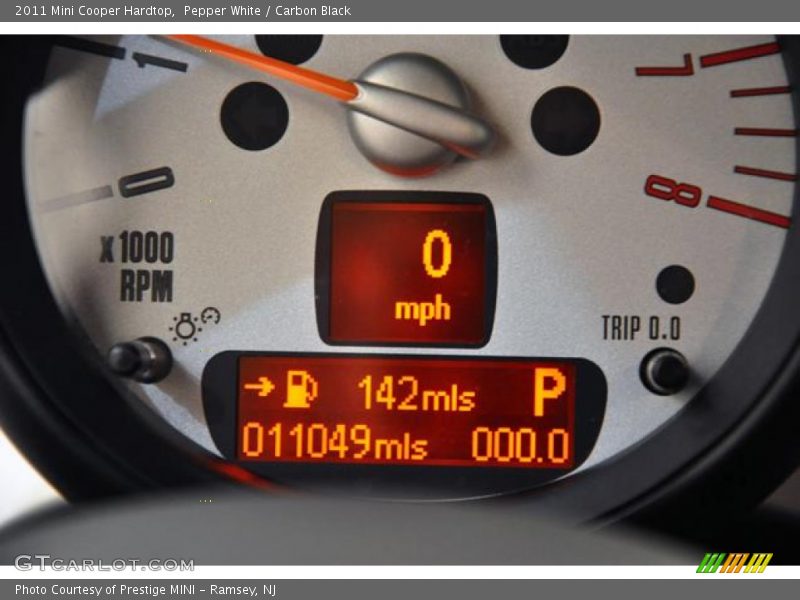 Pepper White / Carbon Black 2011 Mini Cooper Hardtop