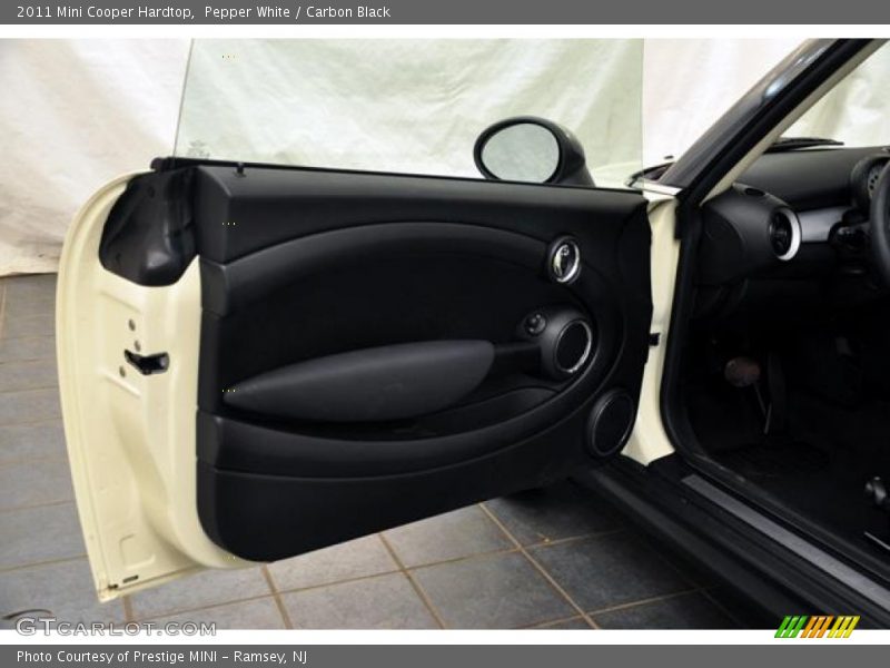 Pepper White / Carbon Black 2011 Mini Cooper Hardtop