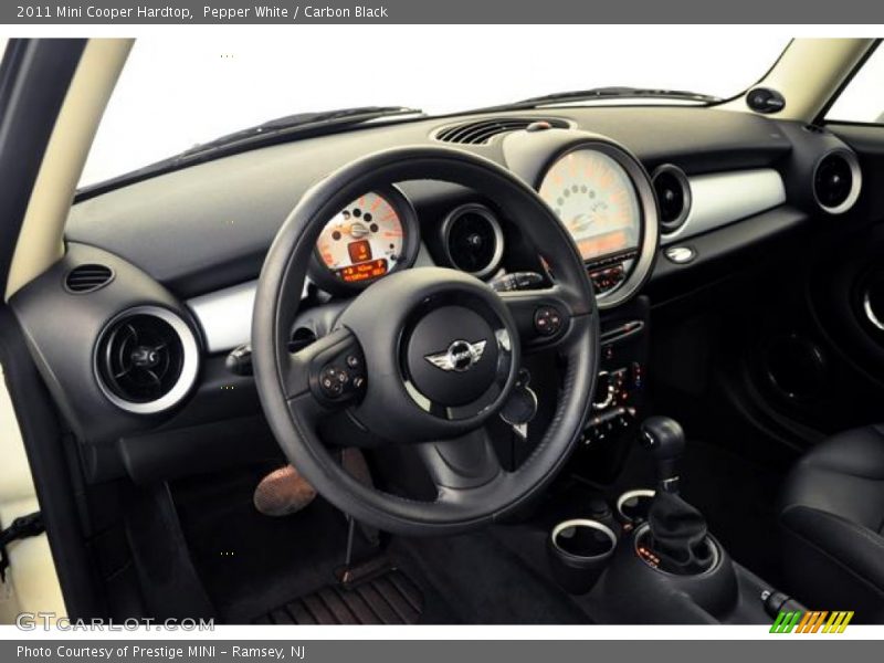 Pepper White / Carbon Black 2011 Mini Cooper Hardtop