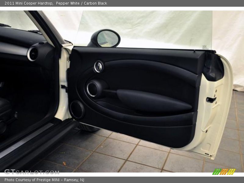 Pepper White / Carbon Black 2011 Mini Cooper Hardtop