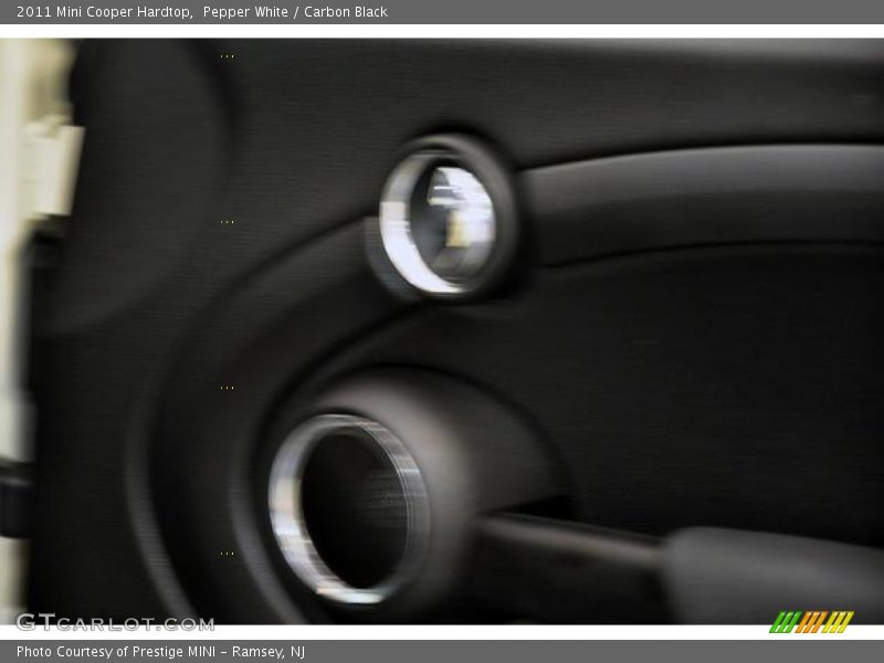 Pepper White / Carbon Black 2011 Mini Cooper Hardtop